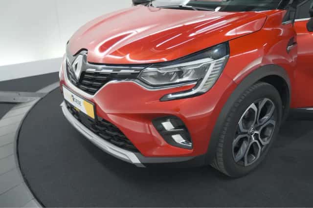 Renault Captur (2023) thumbnail 13