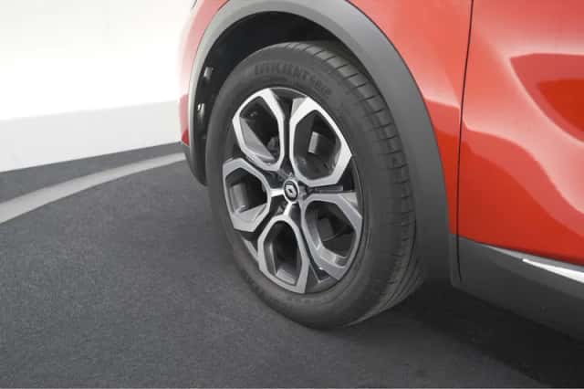 Renault Captur (2023) thumbnail 16