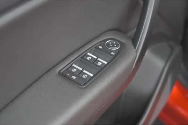 Renault Captur (2023) thumbnail 19