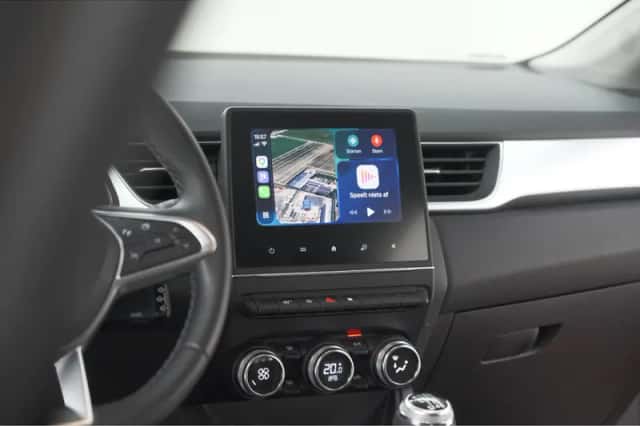 Renault Captur (2023) thumbnail 3