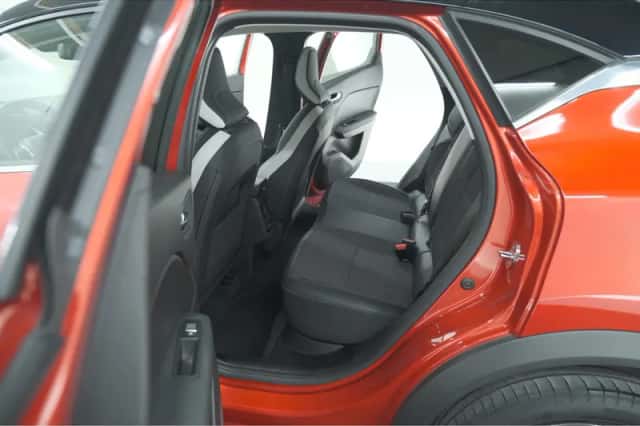 Renault Captur (2023) thumbnail 23