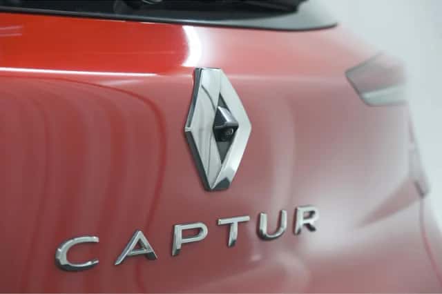 Renault Captur (2023) thumbnail 4