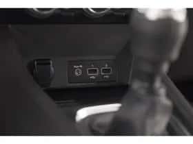 Renault Captur (2023) thumbnail 37
