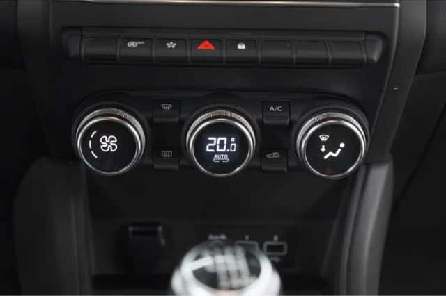 Renault Captur (2023) thumbnail 38
