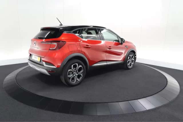 Renault Captur (2023) thumbnail 5