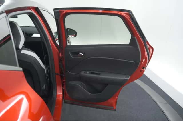 Renault Captur (2023) thumbnail 61