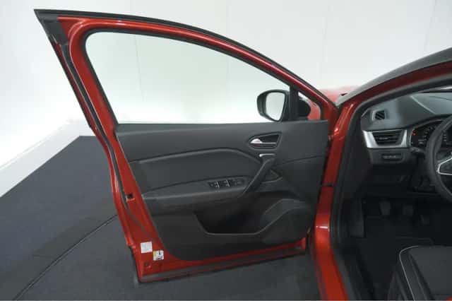 Renault Captur (2023) thumbnail 64