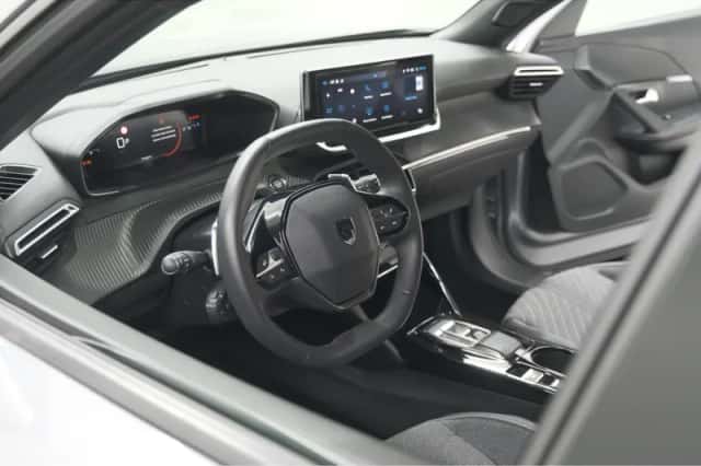 Peugeot 2008 (2024) thumbnail 2