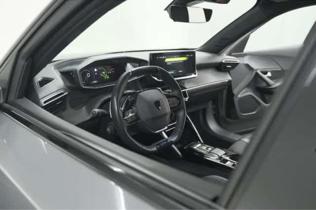 Peugeot 2008 (2024) thumbnail 2