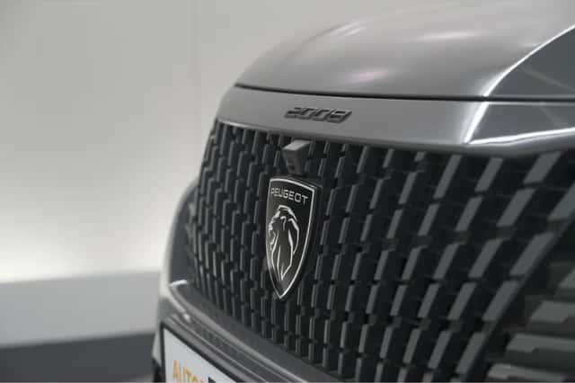 Peugeot 2008 (2024) thumbnail 4