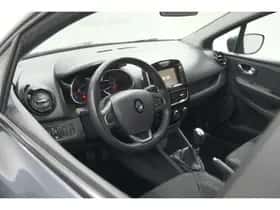 Renault Clio (2019) thumbnail 2