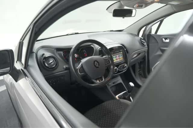 Renault Captur (2019) thumbnail 2