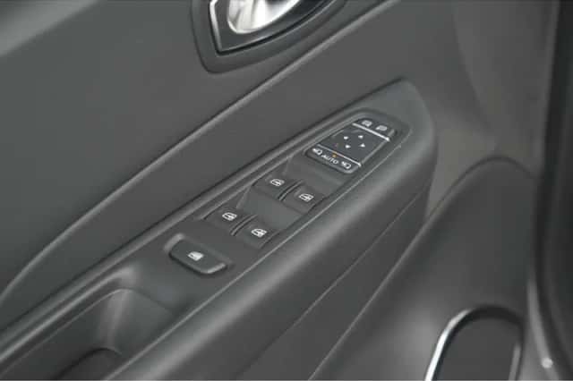 Renault Captur (2019) thumbnail 18
