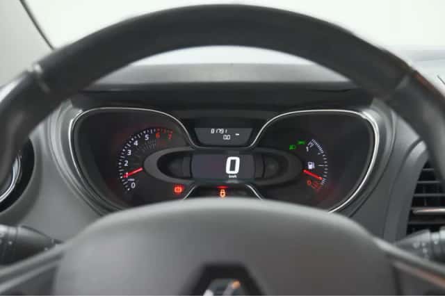 Renault Captur (2019) thumbnail 32