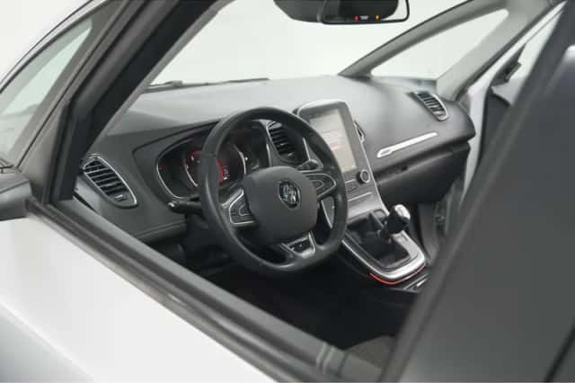 Renault Scénic (2018) thumbnail 2