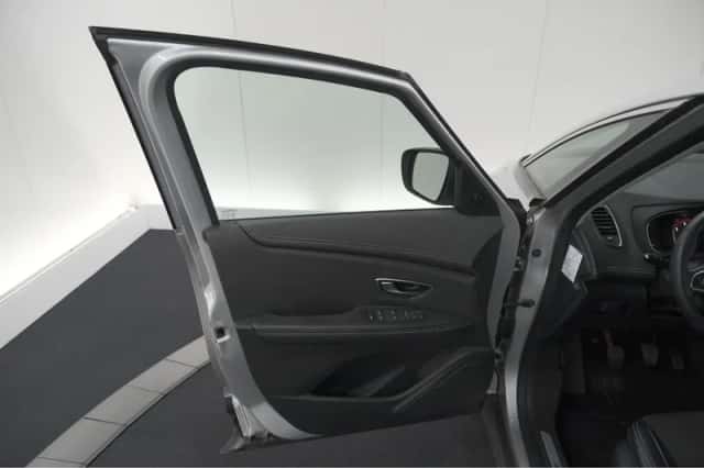 Renault Scénic (2018) thumbnail 61