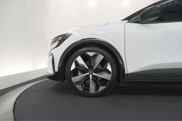 Renault Mégane E-Tech (2022) thumbnail 17