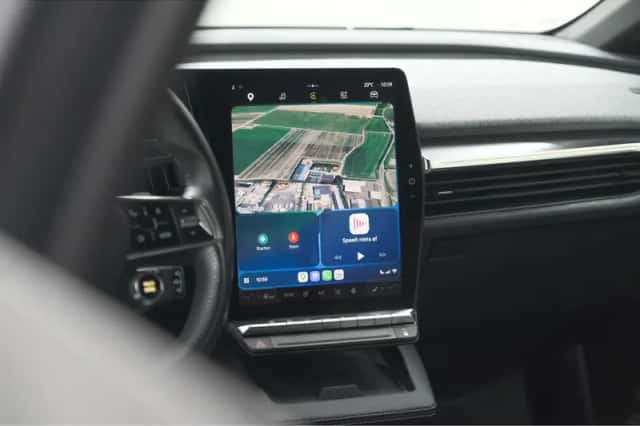 Renault Mégane E-Tech (2022) thumbnail 3