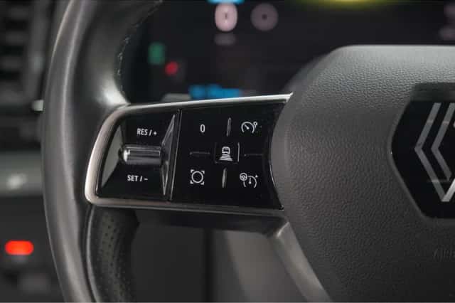 Renault Mégane E-Tech (2022) thumbnail 31