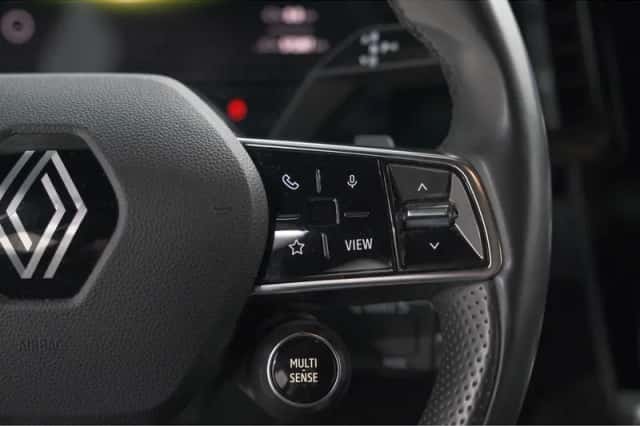 Renault Mégane E-Tech (2022) thumbnail 32