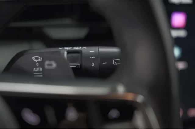 Renault Mégane E-Tech (2022) thumbnail 36