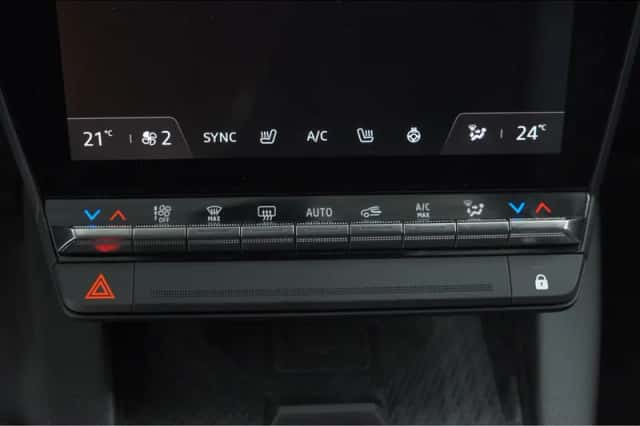 Renault Mégane E-Tech (2022) thumbnail 43