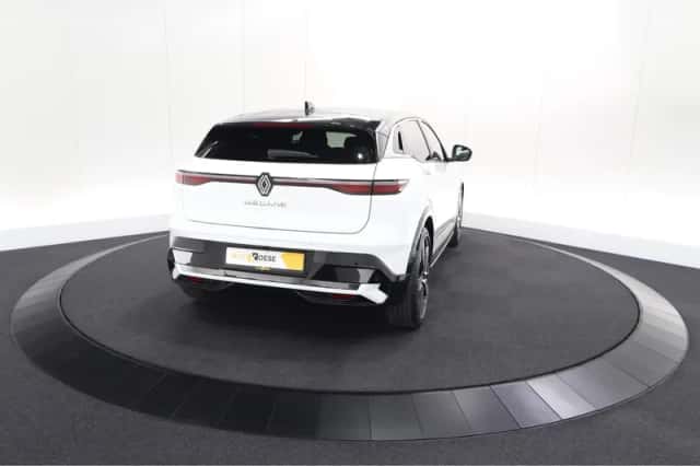 Renault Mégane E-Tech (2022) thumbnail 9