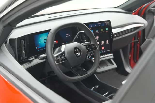 Renault Mégane E-Tech (2025) thumbnail 2