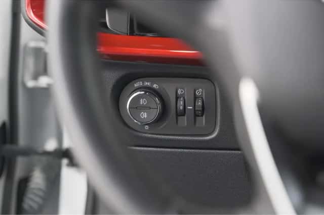 Opel Mokka-e (2022) thumbnail 32