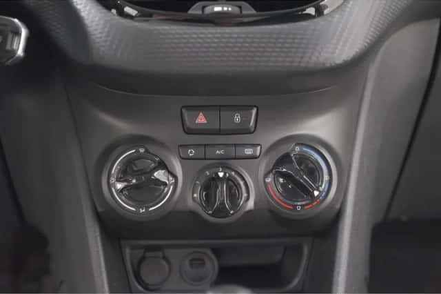 Peugeot 208 (2019) thumbnail 32