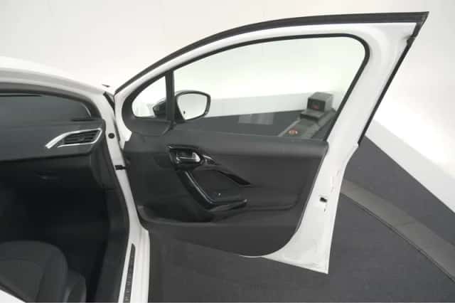 Peugeot 208 (2019) thumbnail 48