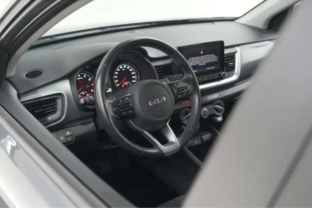 Kia Stonic (2023) thumbnail 2