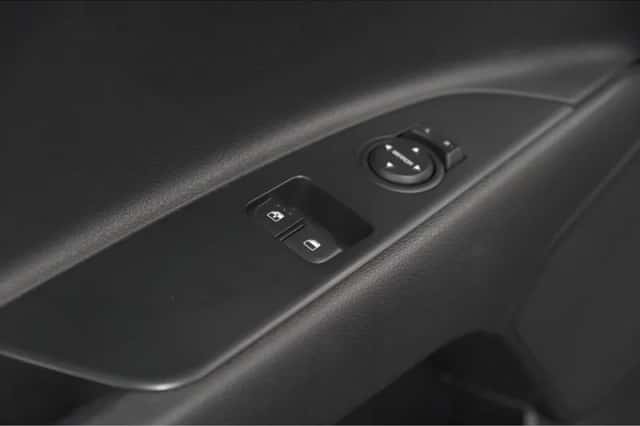 Kia Stonic (2023) thumbnail 3
