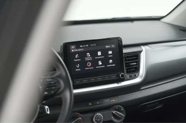 Kia Stonic (2023) thumbnail 4