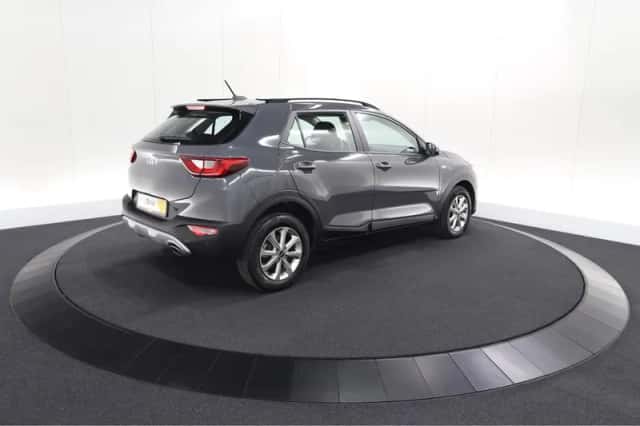 Kia Stonic (2023) thumbnail 5