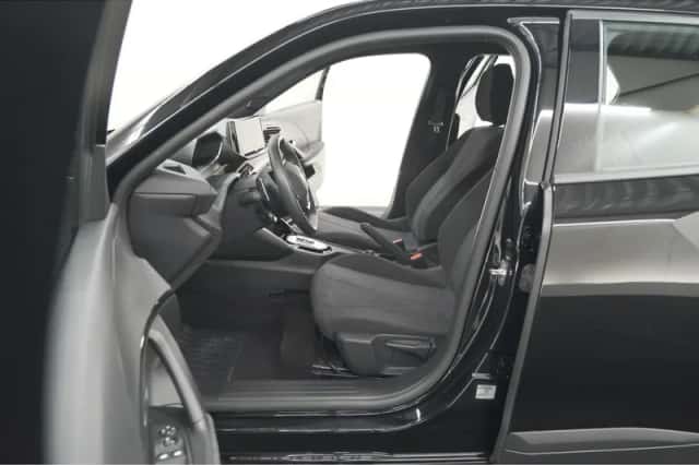 Peugeot 2008 (2025) thumbnail 2
