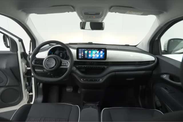 Fiat 500 (2023) thumbnail 2