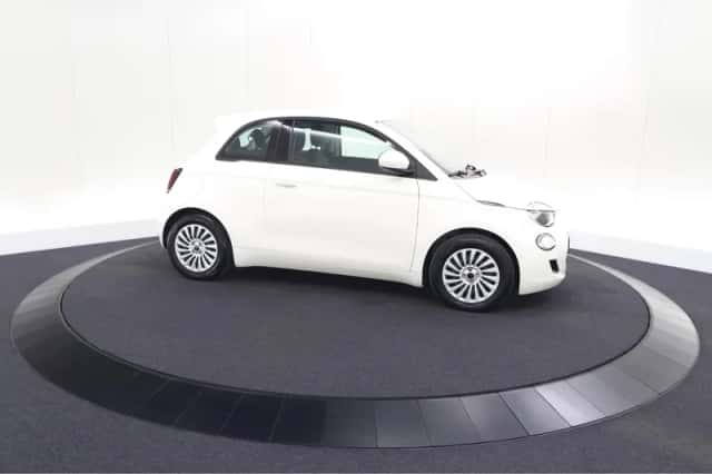 Fiat 500 (2023) thumbnail 5
