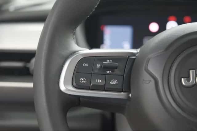 Jeep Avenger (2025) thumbnail 3