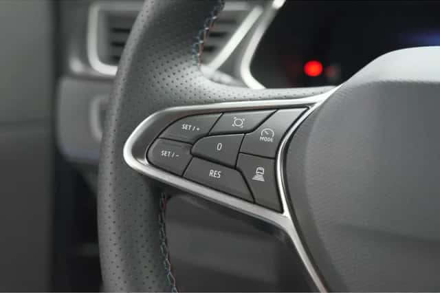 Renault Captur (2025) thumbnail 3