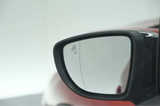 Renault Captur (2018) thumbnail 3