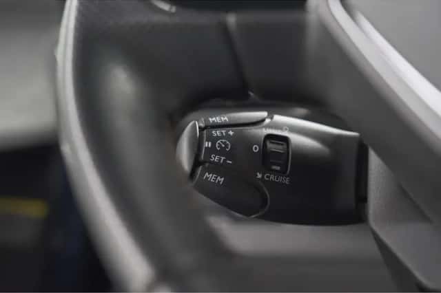 Peugeot 3008 (2020) thumbnail 3