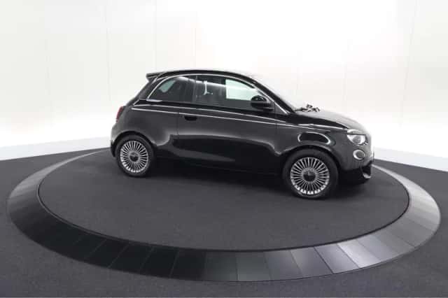 Fiat 500 (2023) thumbnail 5