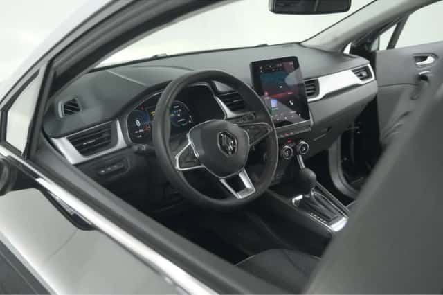 Renault Captur (2024) thumbnail 2