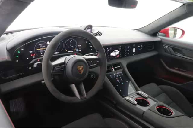 Porsche Taycan (2022) thumbnail 2