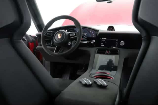 Porsche Taycan (2022) thumbnail 11