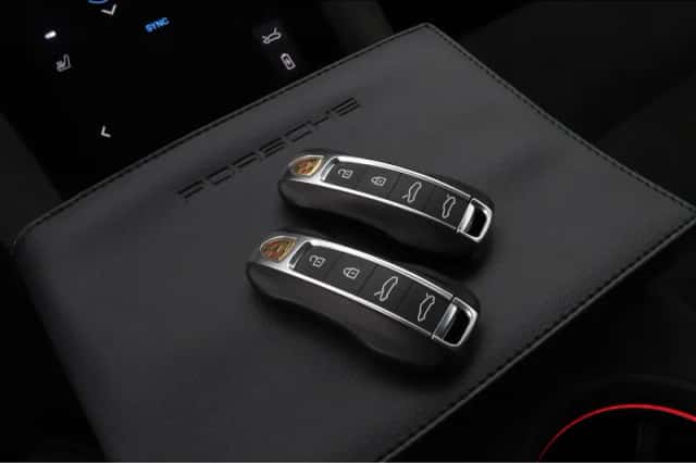 Porsche Taycan (2022) thumbnail 12