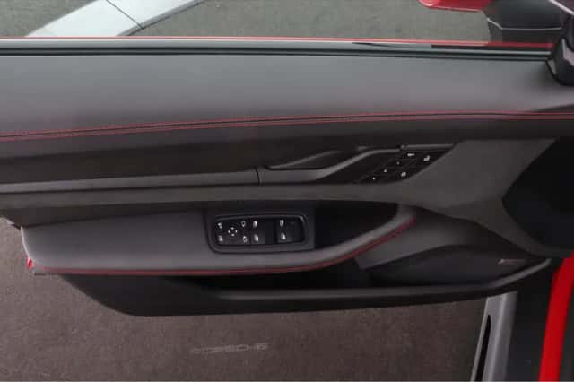 Porsche Taycan (2022) thumbnail 22