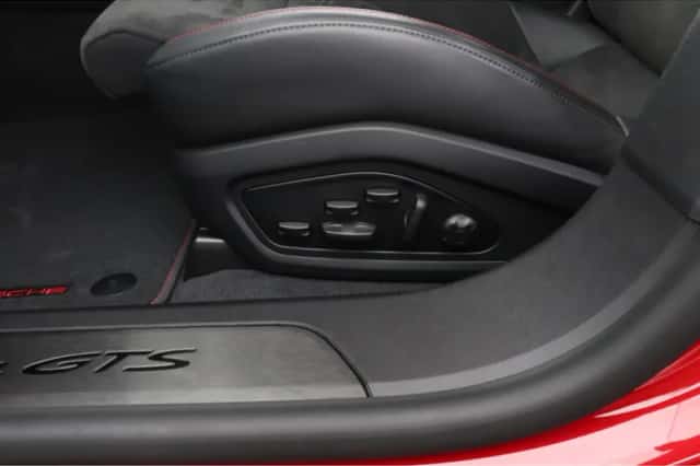 Porsche Taycan (2022) thumbnail 26