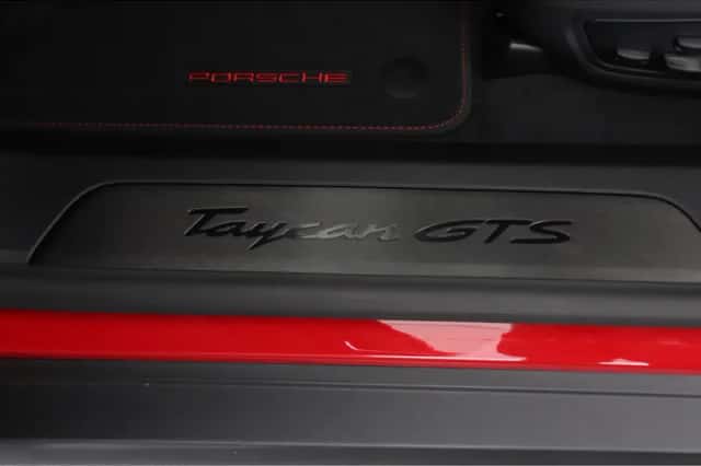 Porsche Taycan (2022) thumbnail 27